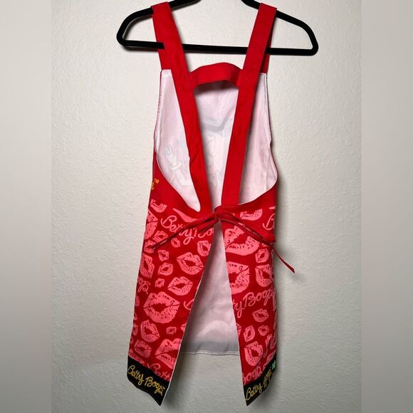 Red Betty Boop Apron with Pink Lips - Picture 4 of 5
